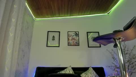 Snapshot of kitty_wichis chatting on 14, 2, 2025 Kendall Saray online show from 14, 2, 2025