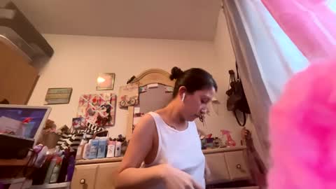 Snapshot of kittyluvx chatting on 12, 2, 2025 kittyluvx online show from 12, 2, 2025