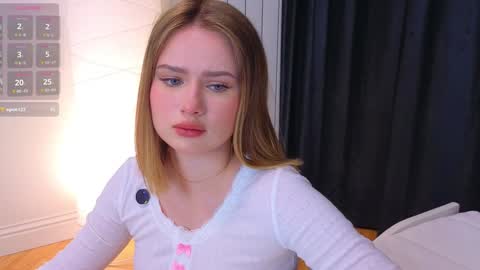 Snapshot of kittymeow_xxx chatting on 2, 12, 2025 Sofia online show from 2, 12, 2025