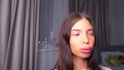 Snapshot of kittyummy chatting on 22, 10, 2025 Alice online show from 22, 10, 2025