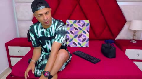 Snapshot of kity_spiderr chatting on 13, 10, 2025 Luisa y Jairo online show from 13, 10, 2025