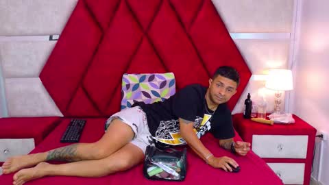 Snapshot of kity_spiderr chatting on 29, 11, 2025 Luisa y Jairo online show from 29, 11, 2025