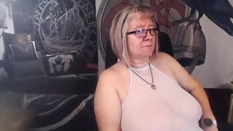 Snapshot of kleiner_teufel chatting on 12, 10, 2025 Michelle online show from 12, 10, 2025