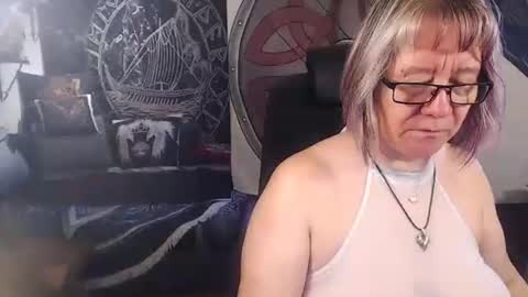 Snapshot of kleiner_teufel chatting on 15, 10, 2025 Michelle online show from 15, 10, 2025