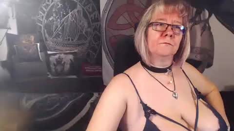 Snapshot of kleiner_teufel chatting on 29, 10, 2025 Michelle online show from 29, 10, 2025