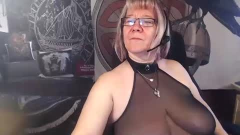 Snapshot of kleiner_teufel chatting on 6, 11, 2025 Michelle online show from 6, 11, 2025