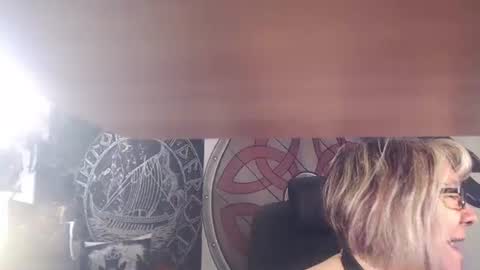 Snapshot of kleiner_teufel chatting on 16, 11, 2025 Michelle online show from 16, 11, 2025