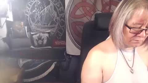 Snapshot of kleiner_teufel chatting on 16, 11, 2025 Michelle online show from 16, 11, 2025