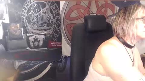 Snapshot of kleiner_teufel chatting on 19, 11, 2025 Michelle online show from 19, 11, 2025