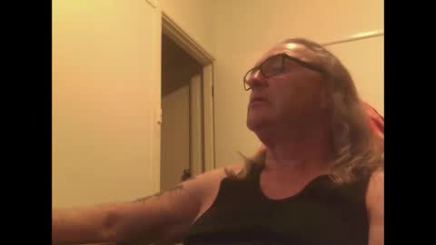 Snapshot of knobout chatting on 9, 10, 2025 knobout online show from 9, 10, 2025