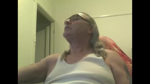 Snapshot of knobout chatting on 14, 10, 2025 knobout online show from 14, 10, 2025