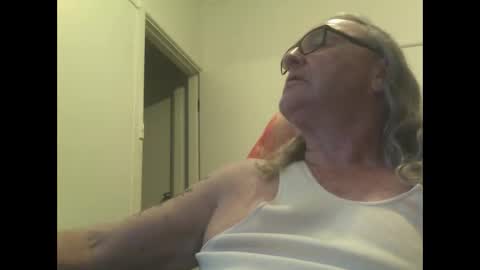 Snapshot of knobout chatting on 26, 10, 2025 knobout online show from 26, 10, 2025