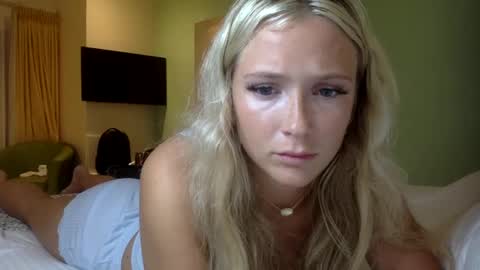 Snapshot of korinaluvv chatting on 14, 10, 2025 Korina online show from 14, 10, 2025