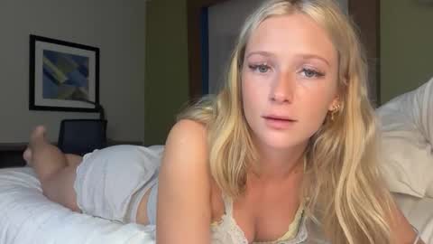 Snapshot of korinaluvv chatting on 10, 11, 2025 Korina online show from 10, 11, 2025