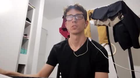 Snapshot of kpo10 chatting on 21, 10, 2025 Facu online show from 21, 10, 2025