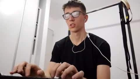 Snapshot of kpo10 chatting on 14, 12, 2025 Facu online show from 14, 12, 2025