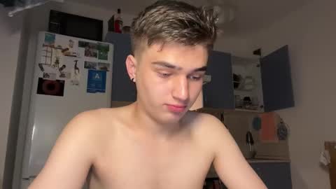 Snapshot of kris_robinson chatting on 12, 9, 2025 Kris online show from 12, 9, 2025