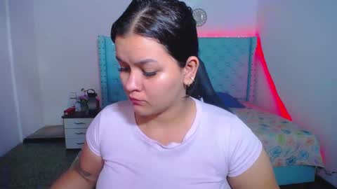 kriss_sweetboobs online show from 5, 1, 2025