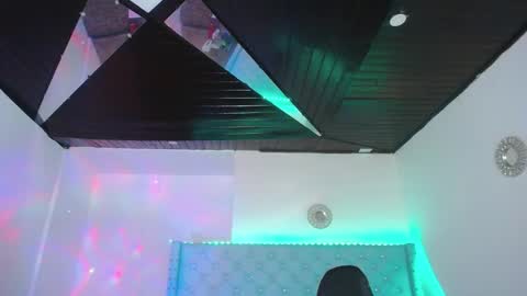 kriss_sweetboobs online show from 12, 1, 2025
