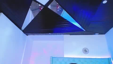 kriss_sweetboobs online show from 17, 1, 2025