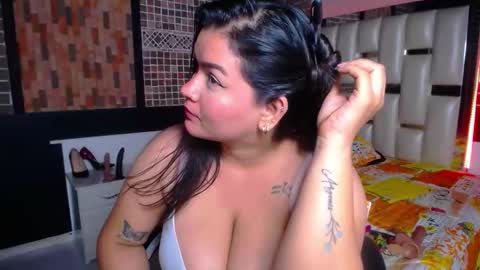 kriss_sweetboobs online show from 12, 9, 2025