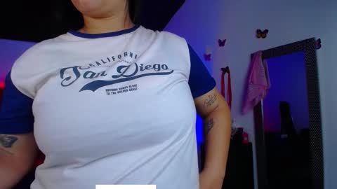kriss_sweetboobs online show from 16, 11, 2025