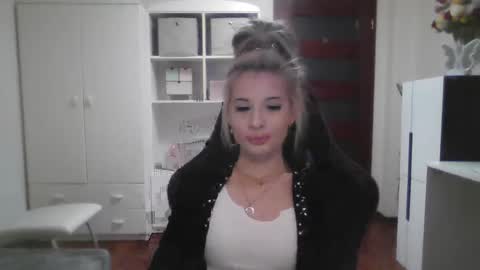 Snapshot of kristineamore chatting on 9, 10, 2025 KristineAmore online show from 9, 10, 2025