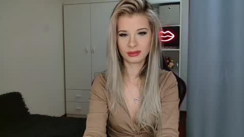 Snapshot of kristineamore chatting on 15, 10, 2025 KristineAmore online show from 15, 10, 2025