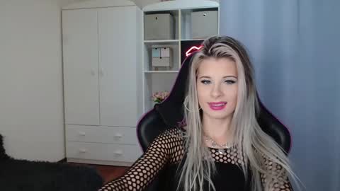 Snapshot of kristineamore chatting on 20, 10, 2025 KristineAmore online show from 20, 10, 2025