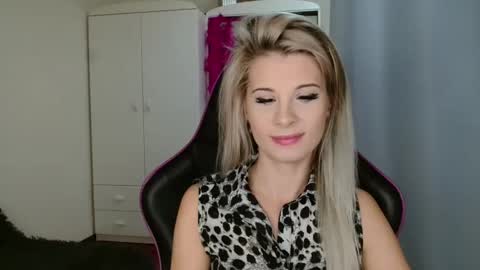 Snapshot of kristineamore chatting on 24, 10, 2025 KristineAmore online show from 24, 10, 2025