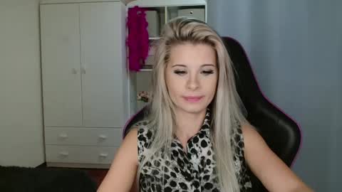 Snapshot of kristineamore chatting on 24, 10, 2025 KristineAmore online show from 24, 10, 2025