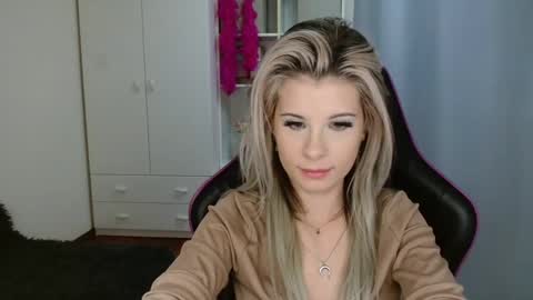 Snapshot of kristineamore chatting on 29, 10, 2025 KristineAmore online show from 29, 10, 2025