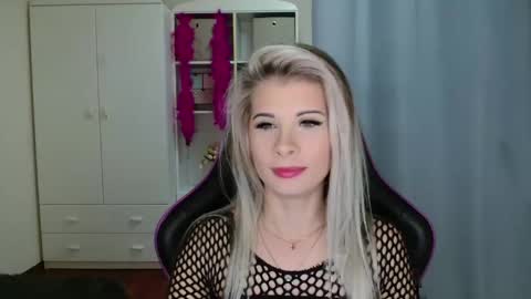 Snapshot of kristineamore chatting on 31, 10, 2025 KristineAmore online show from 31, 10, 2025