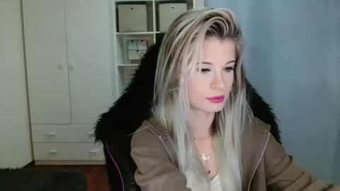 Snapshot of kristineamore chatting on 5, 11, 2025 KristineAmore online show from 5, 11, 2025