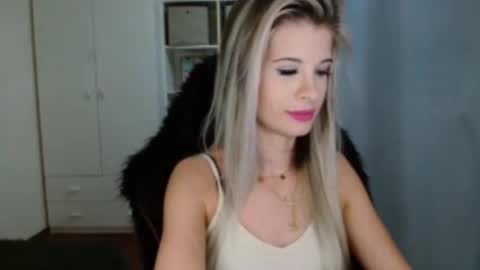 Snapshot of kristineamore chatting on 5, 11, 2025 KristineAmore online show from 5, 11, 2025