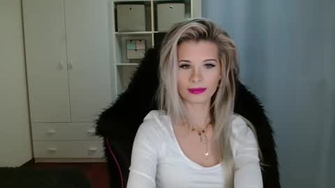 Snapshot of kristineamore chatting on 6, 11, 2025 KristineAmore online show from 6, 11, 2025