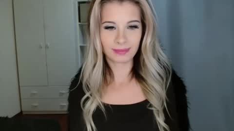 Snapshot of kristineamore chatting on 11, 11, 2025 KristineAmore online show from 11, 11, 2025