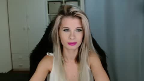 Snapshot of kristineamore chatting on 12, 11, 2025 KristineAmore online show from 12, 11, 2025