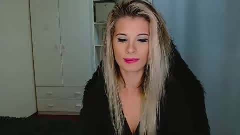 Snapshot of kristineamore chatting on 14, 11, 2025 KristineAmore online show from 14, 11, 2025