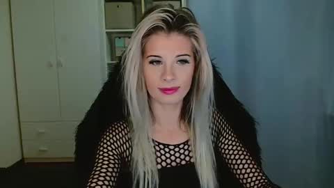 Snapshot of kristineamore chatting on 19, 11, 2025 KristineAmore online show from 19, 11, 2025