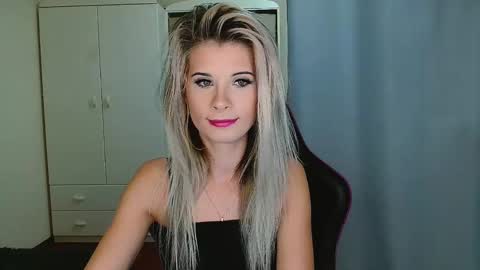 Snapshot of kristineamore chatting on 25, 11, 2025 KristineAmore online show from 25, 11, 2025