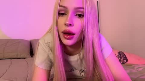 Snapshot of kristy_babe chatting on 20, 9, 2025 Kristy and Alice online show from 20, 9, 2025