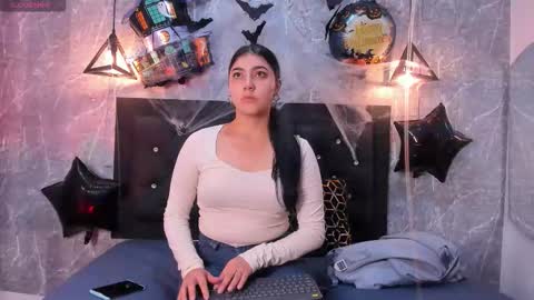 Snapshot of krystal_taylor23 chatting on 1, 11, 2025 Kystal Taylor online show from 1, 11, 2025