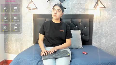 Snapshot of krystal_taylor23 chatting on 3, 11, 2025 Kystal Taylor online show from 3, 11, 2025