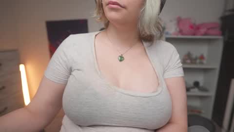 Snapshot of krystalsyxx chatting on 20, 11, 2025 Krystal Syx online show from 20, 11, 2025