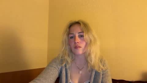 Snapshot of ksenia_milfa chatting on 4, 10, 2025 ksenia online show from 4, 10, 2025