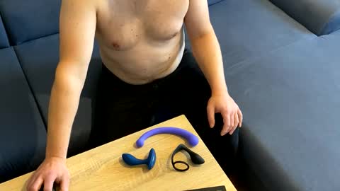 Snapshot of kubadelo chatting on 28, 11, 2025 Tony online show from 28, 11, 2025