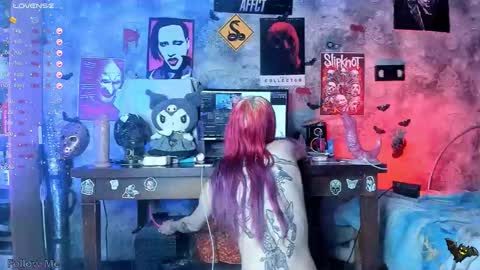 Snapshot of kuromiracer chatting on 13, 10, 2025 Erika online show from 13, 10, 2025