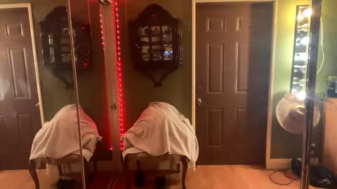 Snapshot of kushbabie420 chatting on 1, 11, 2025 kushbabie420 online show from 1, 11, 2025