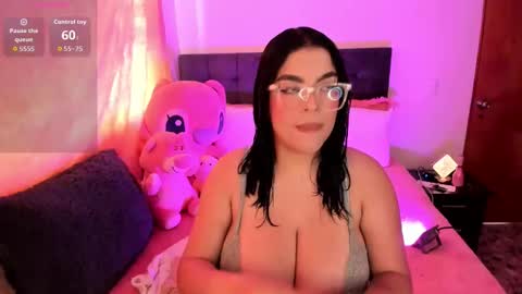 Snapshot of kylie2211 chatting on 16, 12, 2025 Kylie online show from 16, 12, 2025